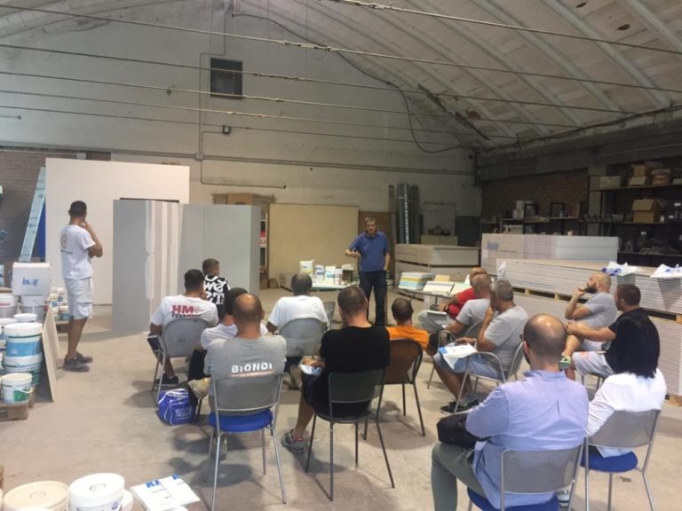 Corso Applikando Knauf per applicatori presso un rivenditore